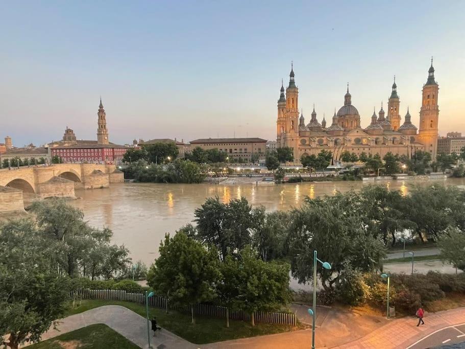 Apartamento Con Vistas Al Pilar Con Aparcamiento Privado Zaragoza Ngoại thất bức ảnh
