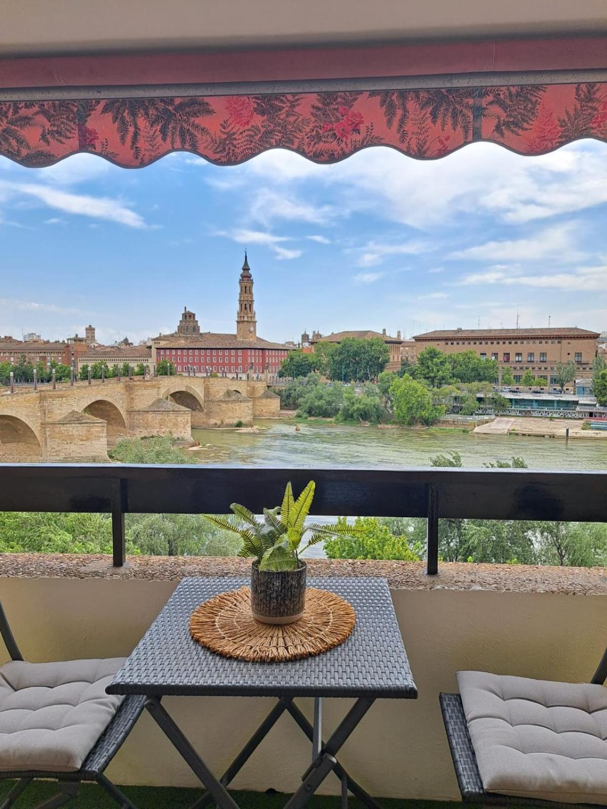 Apartamento Con Vistas Al Pilar Con Aparcamiento Privado Zaragoza Ngoại thất bức ảnh